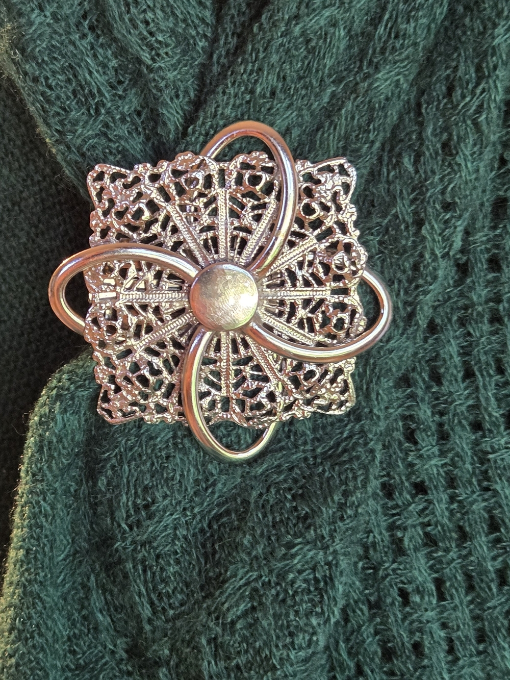 Vtg Scorf clip.  Silver Toned Filigree Scarf Clip Loop Holder